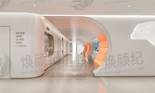 刘治容在成都悦瞳眼科医院的任职经历和荣誉成就有哪些？深入了解她的专业背景与贡献！