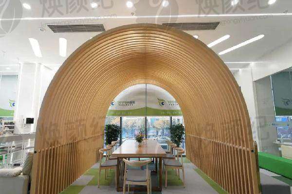 杭州飞秒秒眼科医院飞秒激光手术费用真的是1 - 2万元吗？价格仅供参考