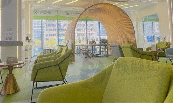 杭州飞秒秒眼科医院视力矫正怎么样？专家团队与先进设备为你护航