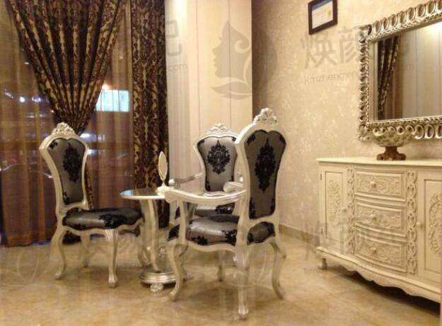 北京英煌医疗美容诊所(西单店)王青茹皮肤综合管理1980元 精准定制适配不同肤质方案，改善暗沉干燥等问题，焕活细腻透亮的健康肌肤