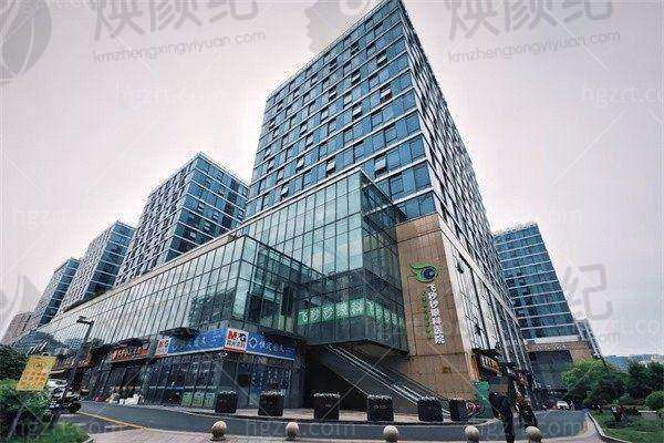 杭州飞秒秒眼科医院晶体植入近视手术安全吗？王晓瑛教授保驾护航