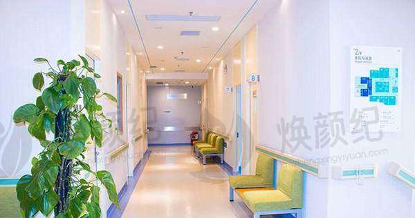 珠海希玛林顺潮眼科医院近视手术优势有哪些？先进设备与专业团队保障