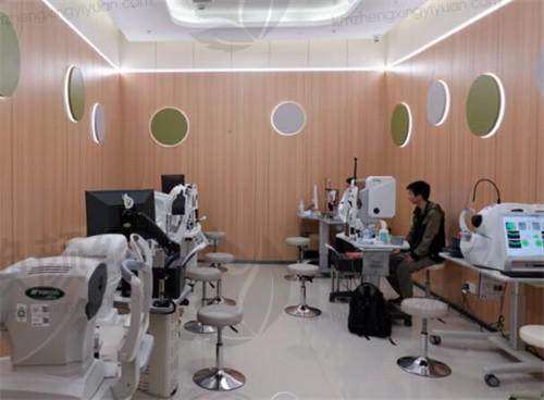 杭州飞秒秒眼科医院视力矫正安全吗？专家团队技术保障