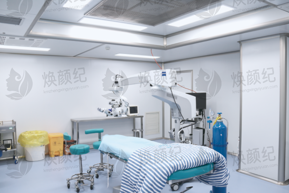 汕头慧晶眼科医院[白内障超声乳化术]5800元起 由原汕头市中心医院资深眼科主任坐诊，专业设备精准实施白内障复明手术