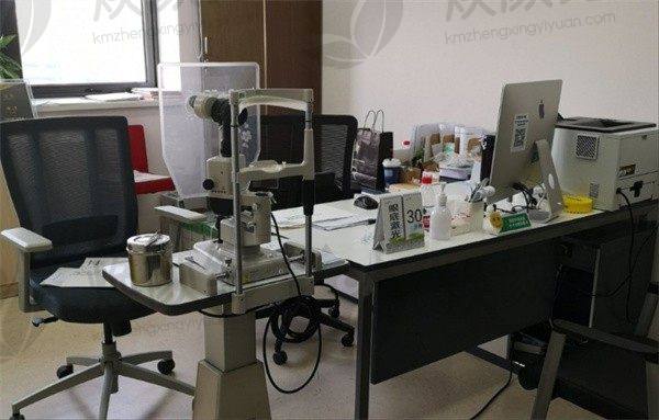 深耕屈光领域多年,专精造诣筑牢审美根基