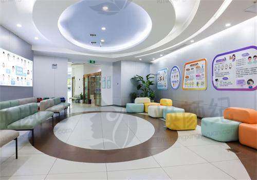 二、长沙宏朗眼科医院医生团队，打造专精诊疗服务