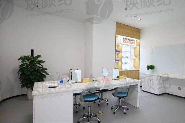 患者对王卫群医生的评价如何？