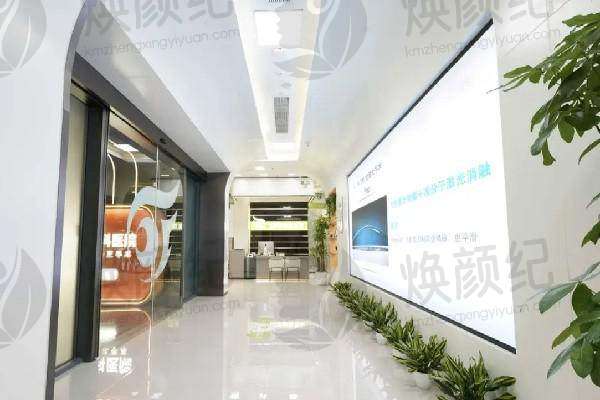 杭州飞秒秒眼科医院王晓瑛审美风格如何保持不变？她的审美风格究竟是怎样的，值得关注与探讨！